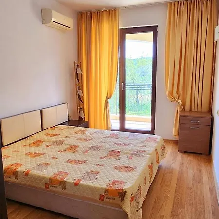 стела в к-с реджина маре Apartman Carevo